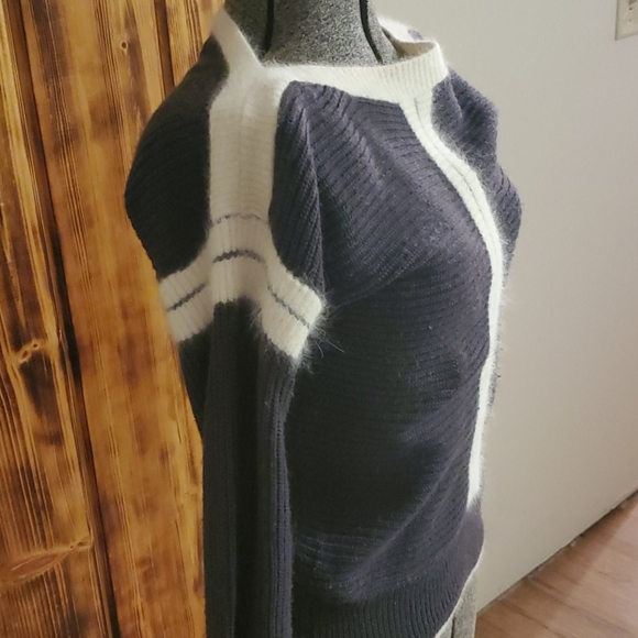 Vintage purple and white sweater - Picture 2 of 5